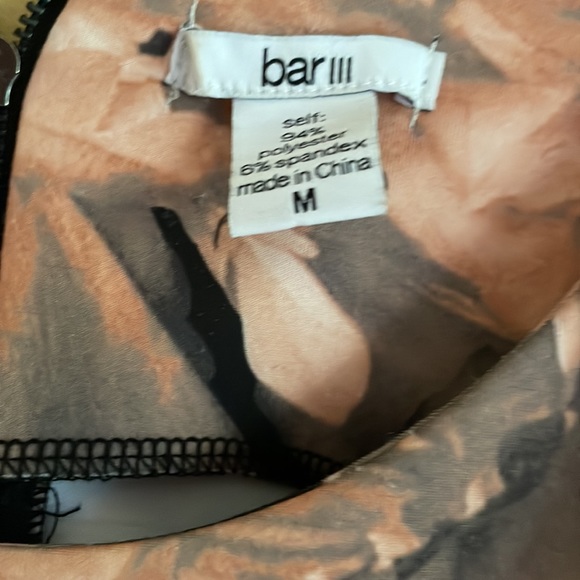 Beautiful floral dress size medium go everywhere look and feel beautiful - Picture 2 of 3